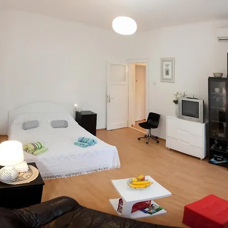 Cro Jet Set Apartment