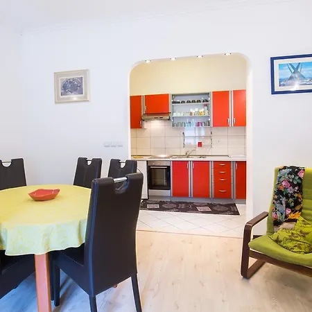 Cro Jet Set Apartment